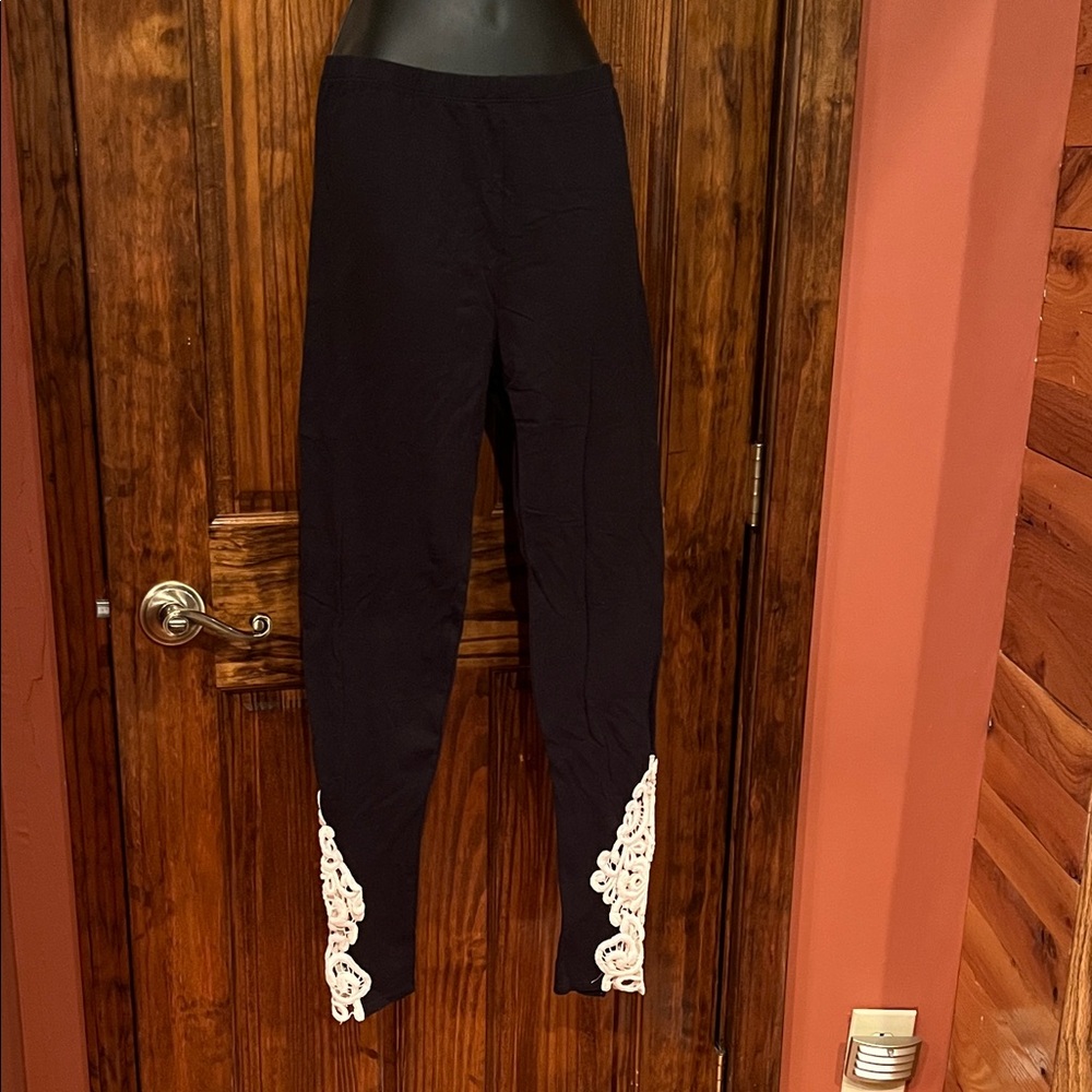 Fashionomics Elegant Black Crochet Accent Leggings